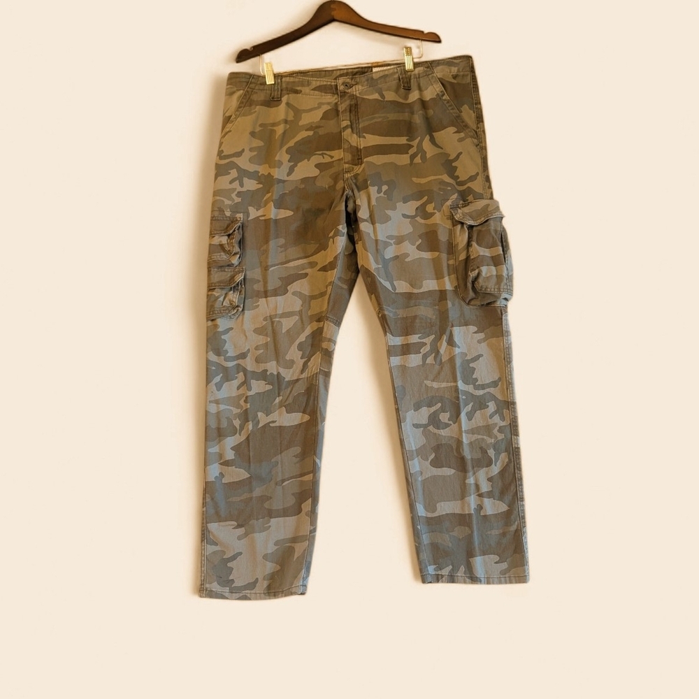 Wrangler Men's Camouflage Cargo Regular Taper Untility Pants